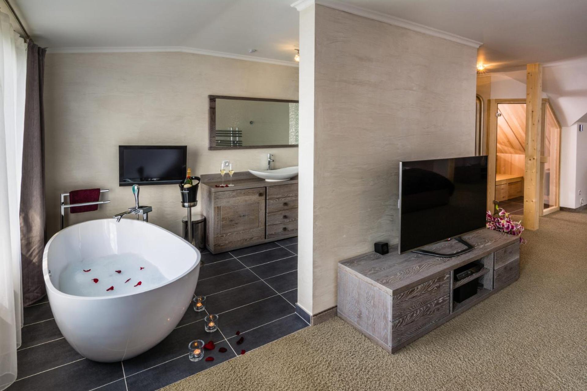 Wellness Hotel V Nebi Kořenov Exteriör bild